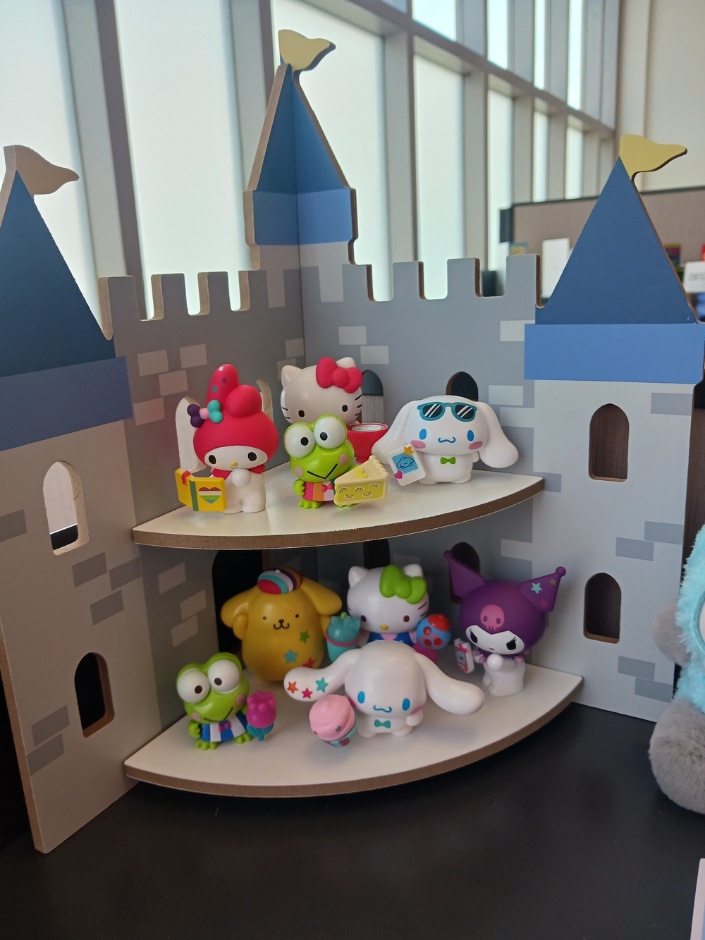 Lot Of 9 Sanrio Mini Figures Hello Kitty Keroppi Cinnamoroll With Display Castle